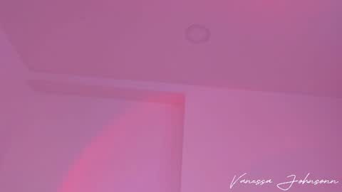 vanessajohnsonn online show from June 26, 10:33 pm