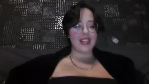 Snapshot of vanessashadow chatting on September 28, 4:45 pm vanessashadow online show from September 28, 4:45 pm