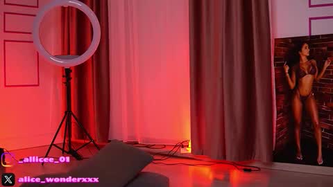 Vanessa Simon online show from February 7, 7:23 am