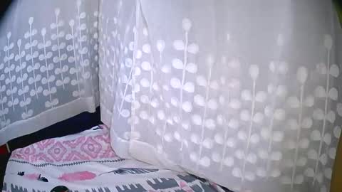 vanih27 online show from December 3, 9:28 pm