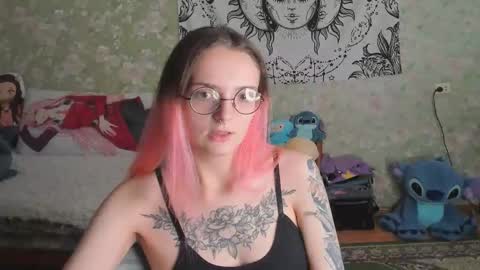Snapshot of vanilla_arya chatting on October 23, 9:59 am Adelina online show from October 23, 9:59 am