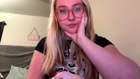 vanillapuddingpie online show from January 23, 1:41 am