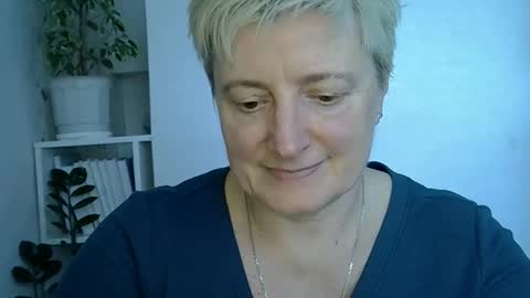 vea_motty online show from April 1, 2:25 pm