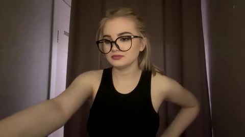 Monika online show from December 20, 1:59 pm