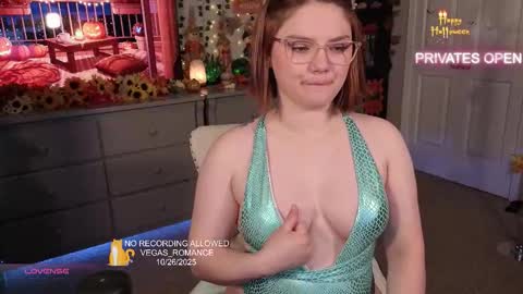 vegas_romance online show from October 28, 12:38 am