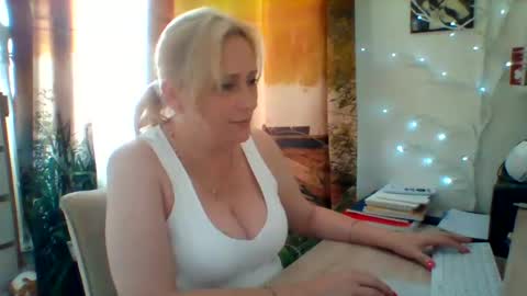 velka_raspberry online show from July 23, 3:31 pm