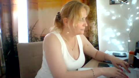 velka_raspberry online show from June 25, 9:57 am