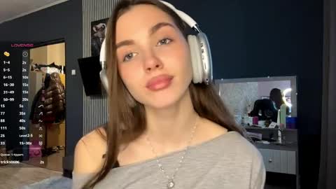 Nia online show from March 29, 3:11 pm