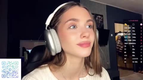 Nia online show from March 22, 4:02 pm