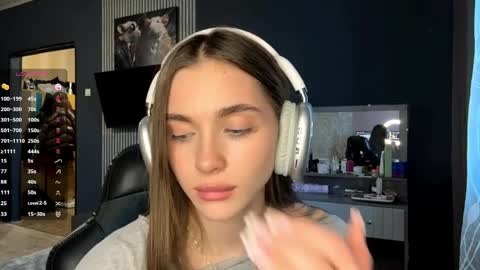 Nia online show from March 30, 3:22 pm