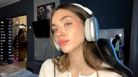 Nia online show from March 28, 3:11 pm