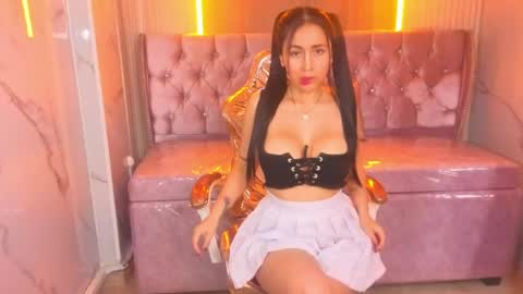 velvet_celeste_b online show from April 18, 12:51 pm