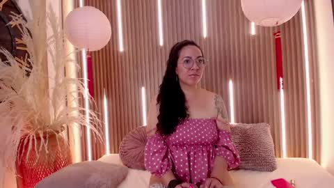 Emma Curly online show from April 18, 1:02 pm