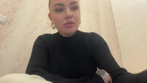 velvetqueen99 online show from April 19, 8:55 pm