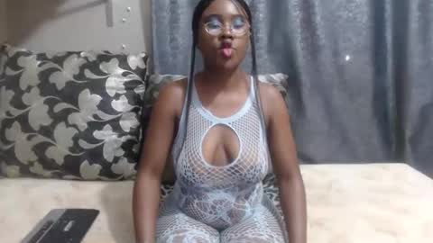 velvetteasexx online show from February 19, 9:09 am