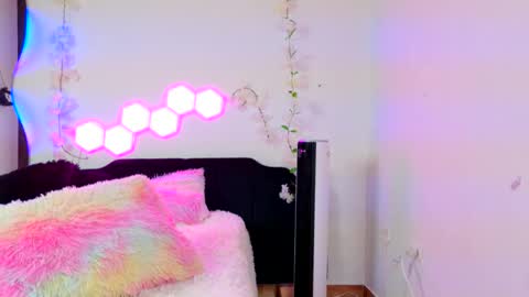 velvetvibes_ online show from April 6, 4:46 am