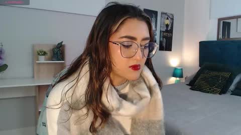 Mia online show from October 6, 12:33 pm