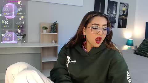 Mia online show from October 2, 12:43 pm