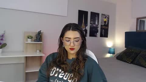 Mia online show from October 8, 12:53 pm