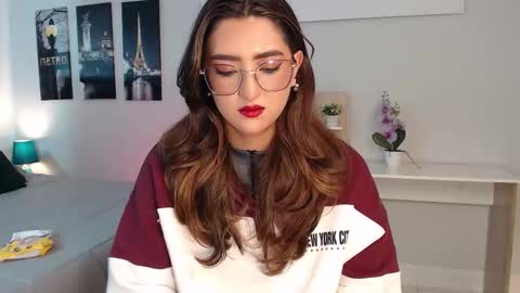 Mia online show from September 13, 12:35 pm