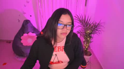 Snapshot of verolake chatting on February 19, 4:55 pm Verolake online show from February 19, 4:55 pm