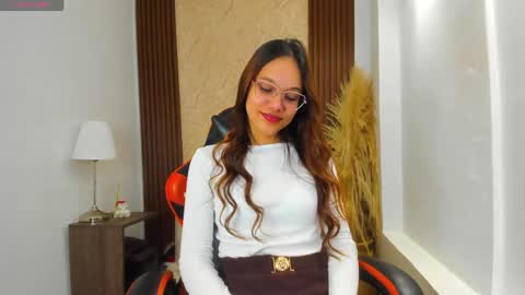 Vi  online show from April 3, 6:17 pm