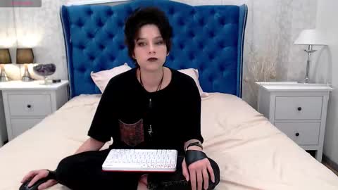 Snapshot of via_mayer chatting on October 23, 10:43 am Via online show from October 23, 10:43 am