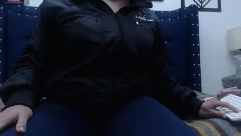 vickycute52 online show from December 28, 11:37 pm