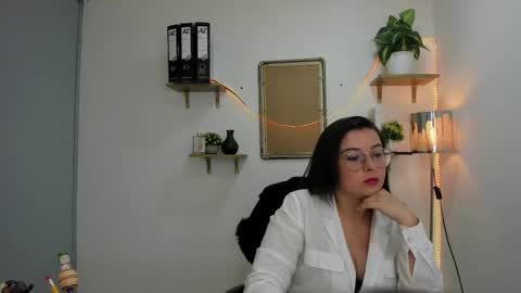 Victoria - You can call me Vicky online show from January 5, 7:50 pm