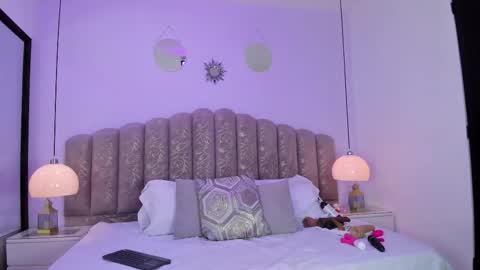 valentina online show from February 8, 12:20 pm