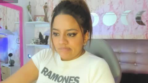 victoria_floyd1 online show from January 24, 7:49 pm