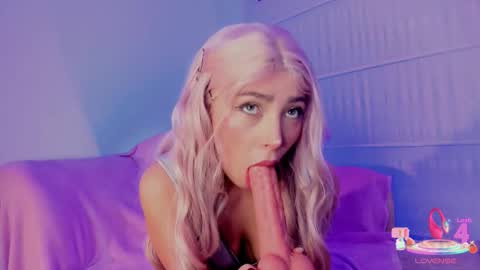 Snapshot of victoria_laurent chatting on October 30, 10:11 pm Victoria Laurent online show from October 30, 10:11 pm