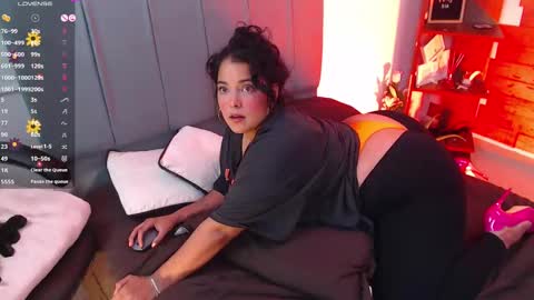 Snapshot of victoria_monteroo chatting on September 24, 2:43 am Call me Vic online show from September 24, 2:43 am