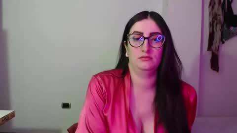 Victoria online show from April 18, 9:15 pm