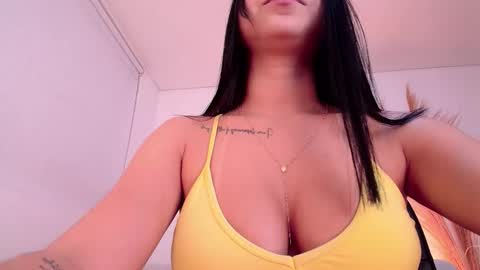 Snapshot of victorialeia chatting on October 23, 2:39 am Victoria online show from October 23, 2:39 am