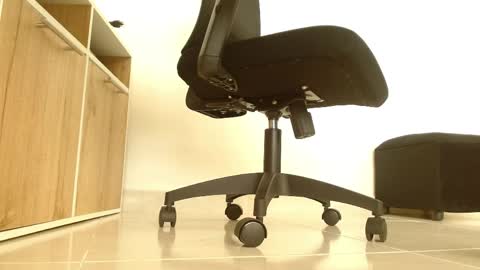 Victoria online show from April 2, 4:04 pm