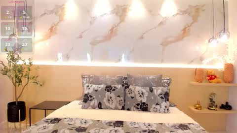 Victoria Shelby  online show from March 13, 12:06 pm