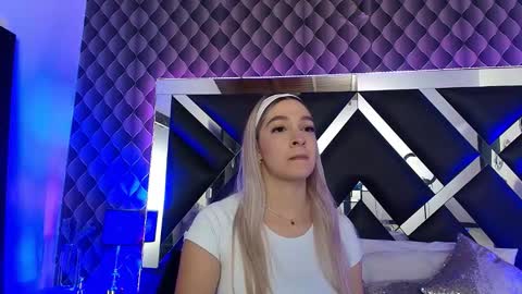 victtoria lee online show from November 24, 7:16 pm