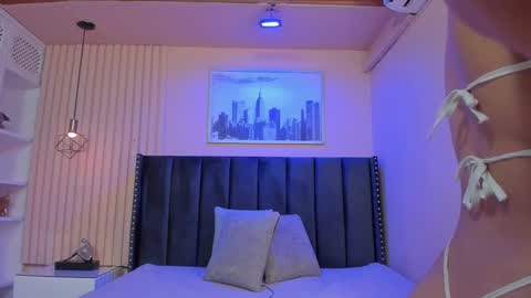 Viiolett online show from October 7, 9:30 pm