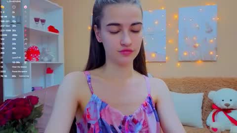 vikiberry online show from February 12, 8:49 am