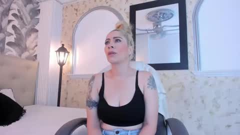 Snapshot of viktoria_davis_ chatting on January 7, 3:44 pm Viktoria online show from January 7, 3:44 pm