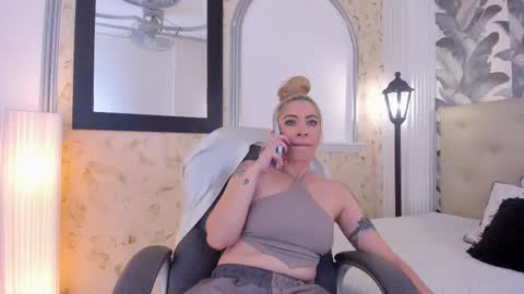 Snapshot of viktoria_davis_ chatting on January 13, 4:41 pm Viktoria online show from January 13, 4:41 pm