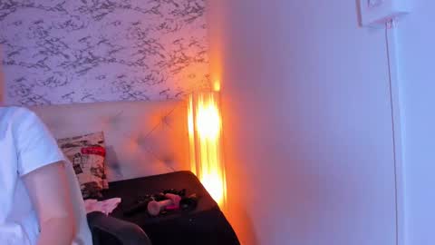 Snapshot of viktoria_davis_ chatting on January 16, 10:44 pm Viktoria online show from January 16, 10:44 pm