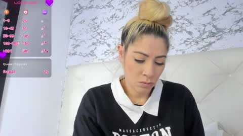 Snapshot of viktoria_davis_ chatting on February 22, 11:43 pm Viktoria online show from February 22, 11:43 pm