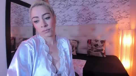 Snapshot of viktoria_davis_ chatting on January 14, 5:34 pm Viktoria online show from January 14, 5:34 pm