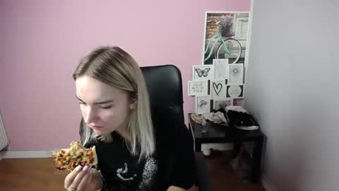 viktoria_lovely online show from September 10, 6:57 am