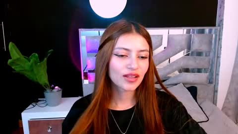 Snapshot of viky_evanss chatting on October 14, 7:27 pm viky_evanss online show from October 14, 7:27 pm
