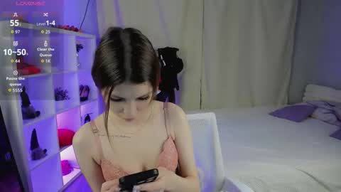 Im Amelia  Help me please to reach 100 thumbs up  online show from February 24, 5:39 am