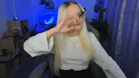 violamore online show from April 17, 6:10 pm