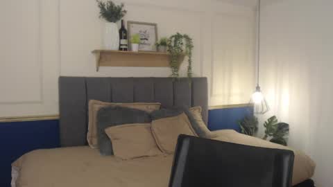 V I O L E T  online show from April 13, 1:56 pm